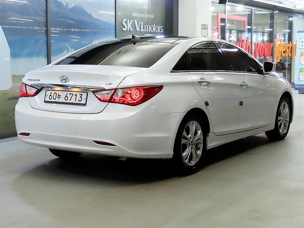 HYUNDAI Sonata - Vista 4
