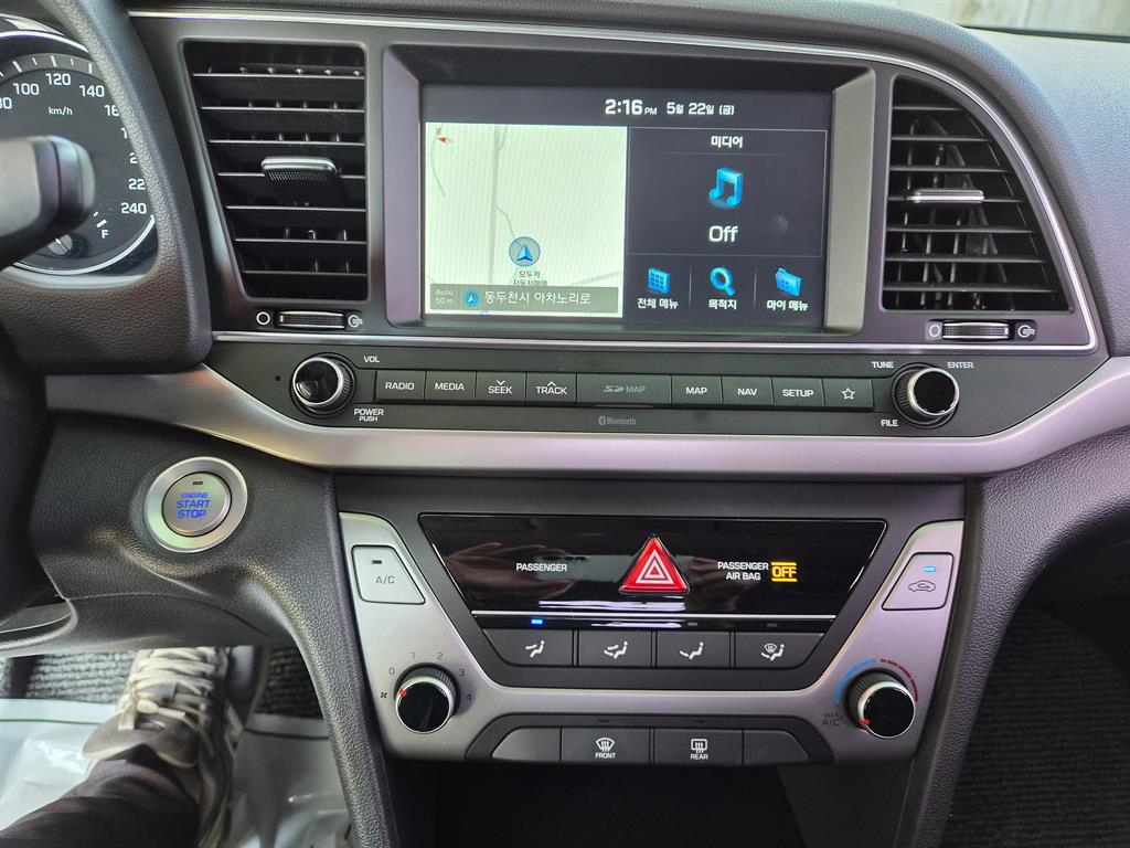 HYUNDAI Avante - Vista 9