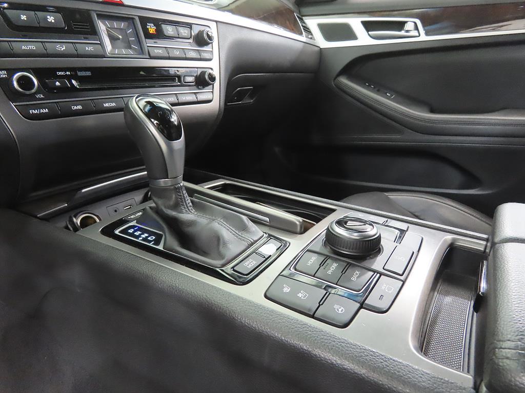 HYUNDAI Genesis - Vista 11