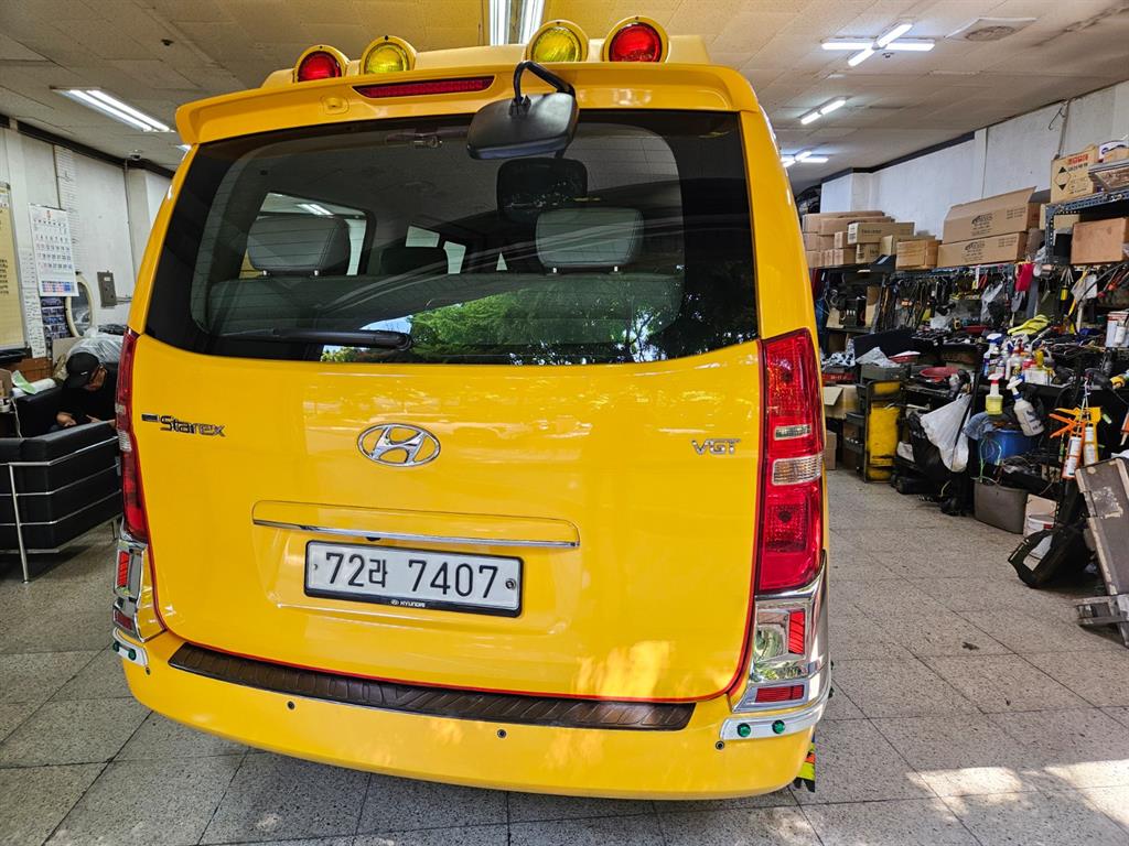 HYUNDAI Starex - Vista 5