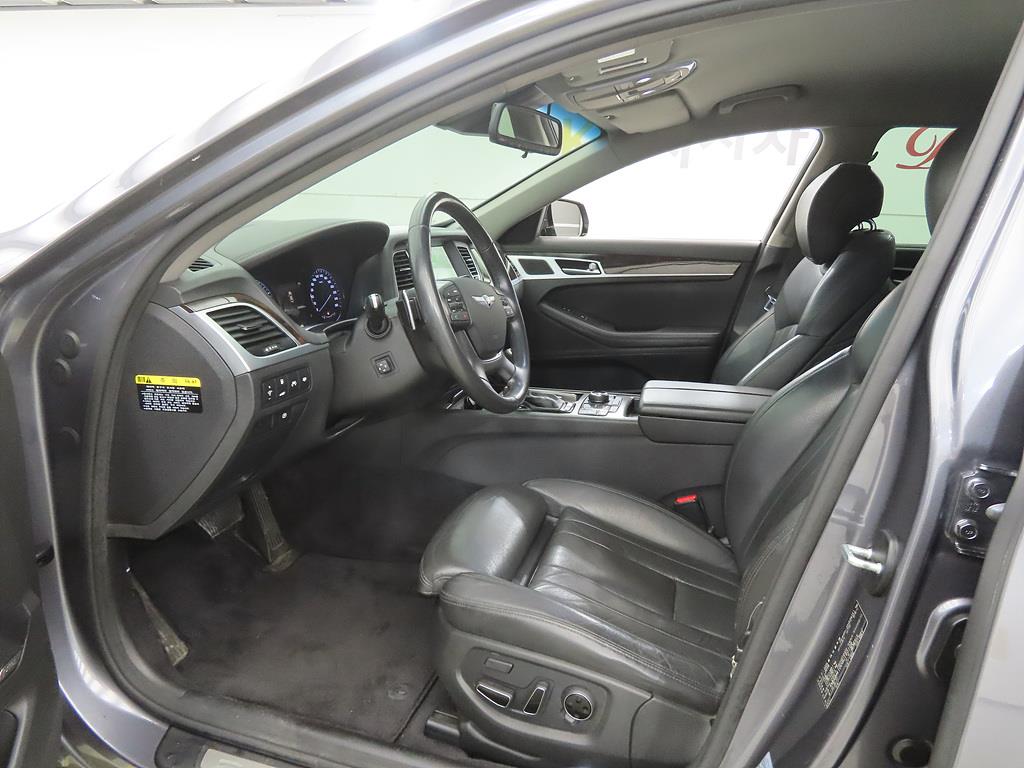 HYUNDAI Genesis - Vista 5