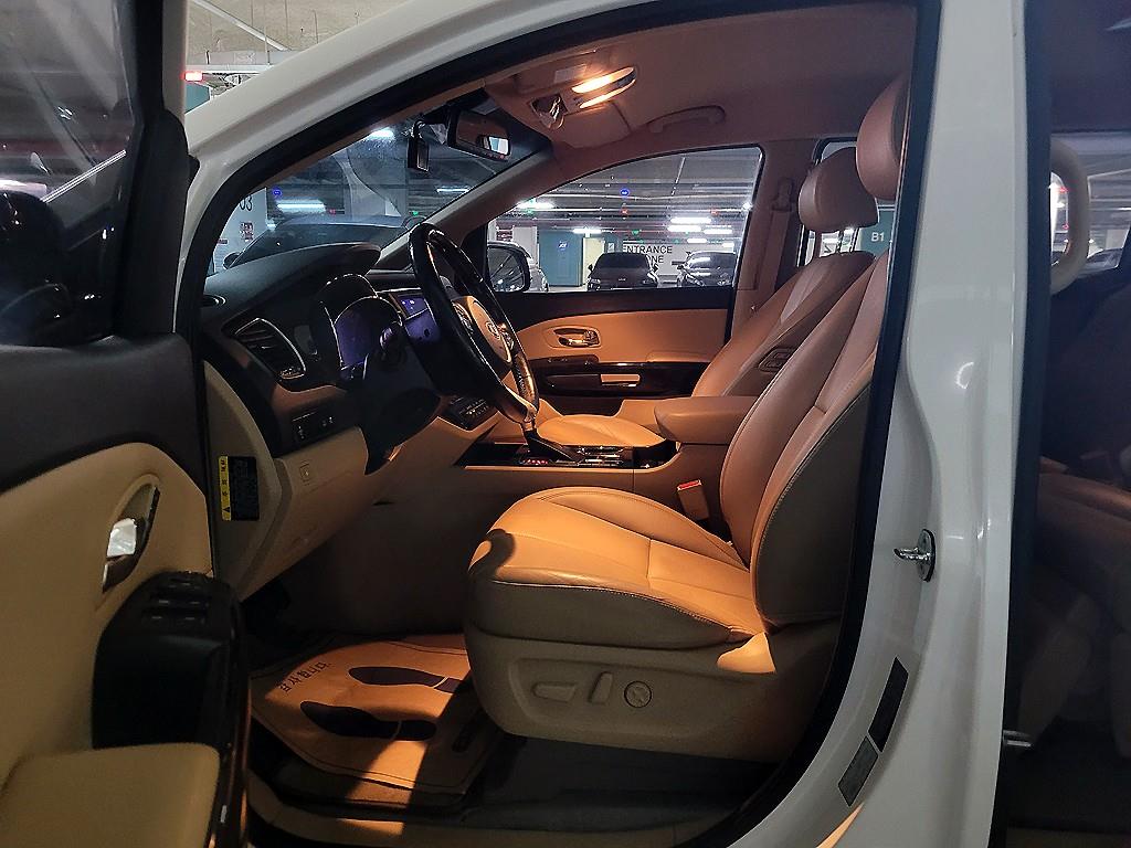 KIA Carnival - Vista 7