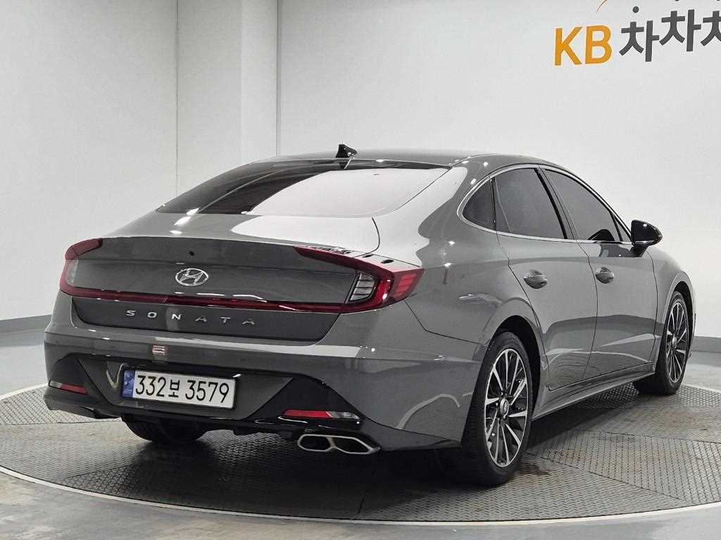 HYUNDAI Sonata - Vista 3