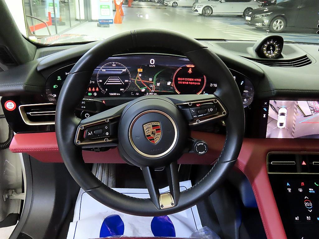 Porsche Taycan - Vista 8