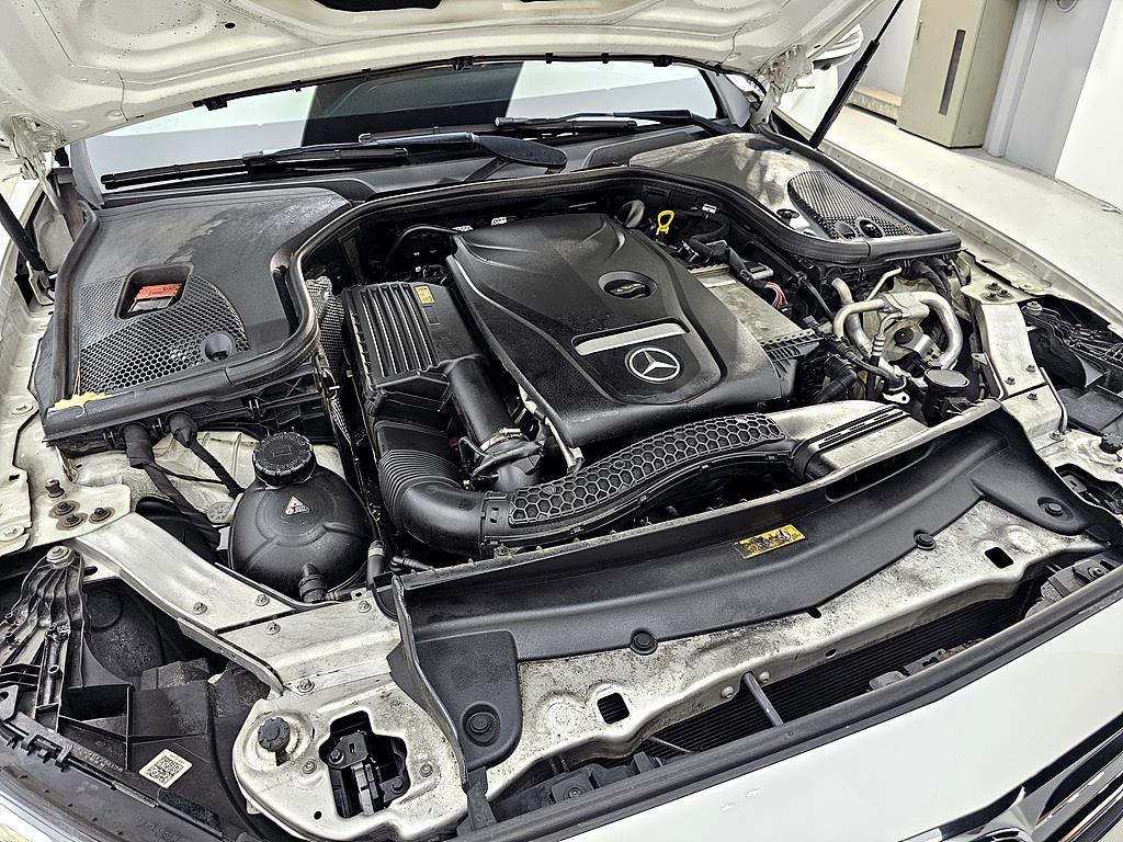 Mercedes Benz E class - Vista 6