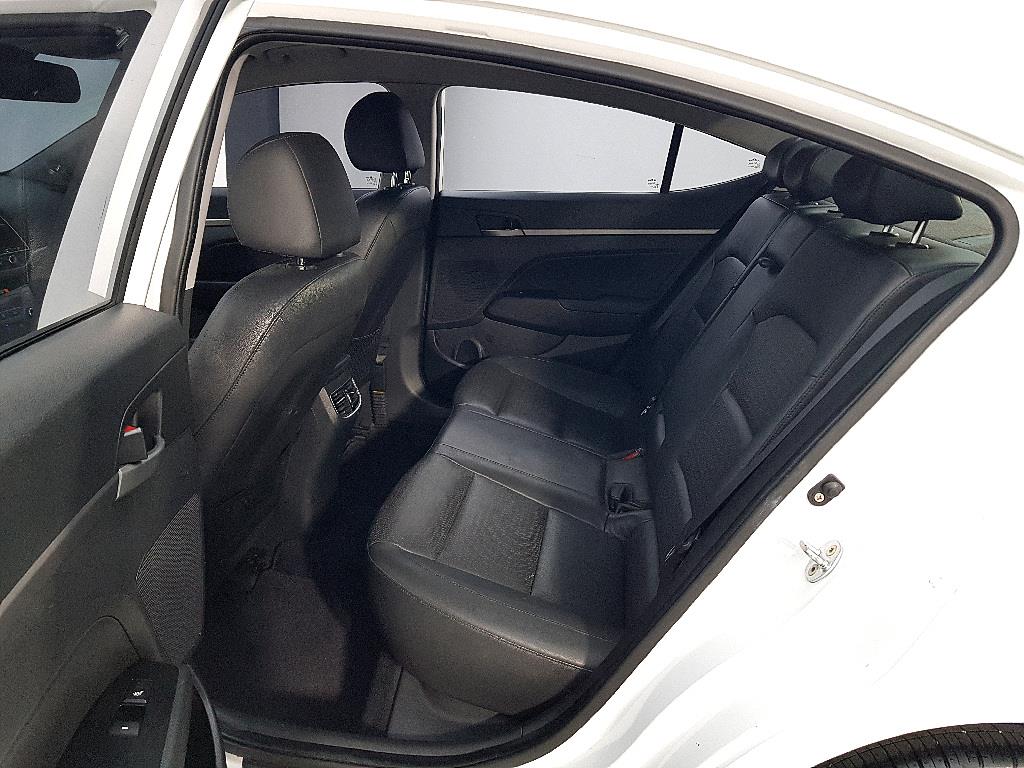 HYUNDAI Avante - Vista 9