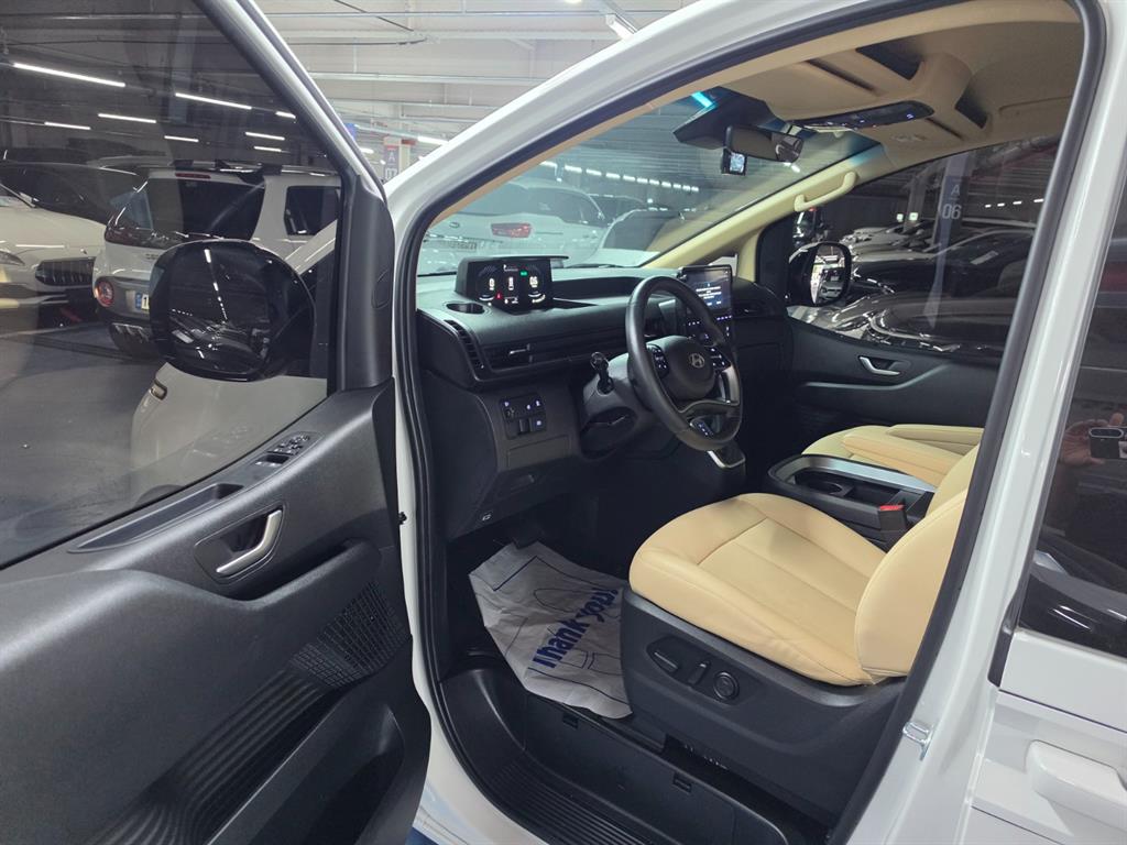 HYUNDAI Staria - Vista 5