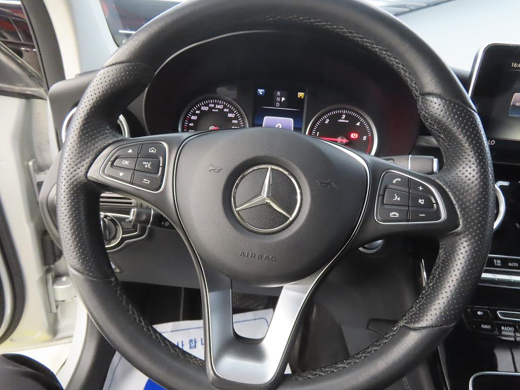 Mercedes Benz GLC Class - Vista 8