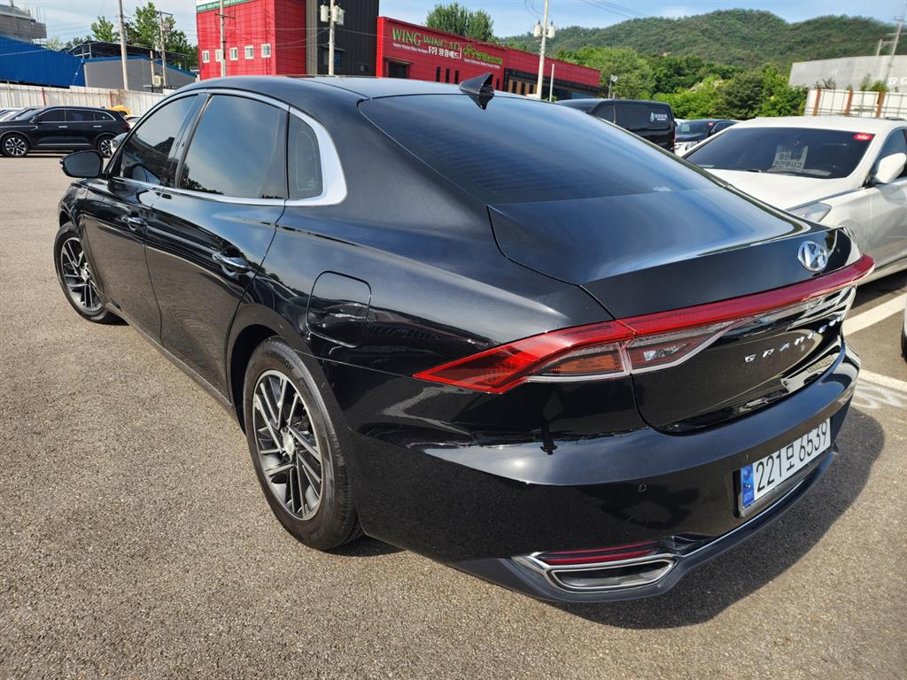 HYUNDAI Grandeur - Vista 6