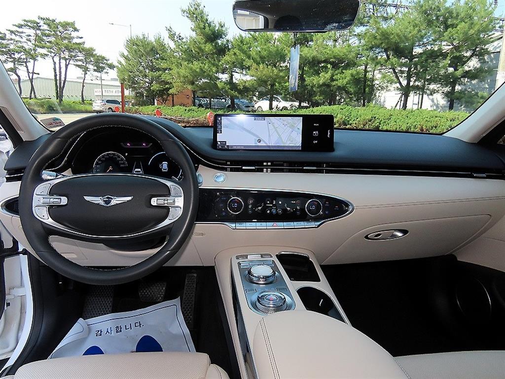 Genesis GV70 - Vista 7