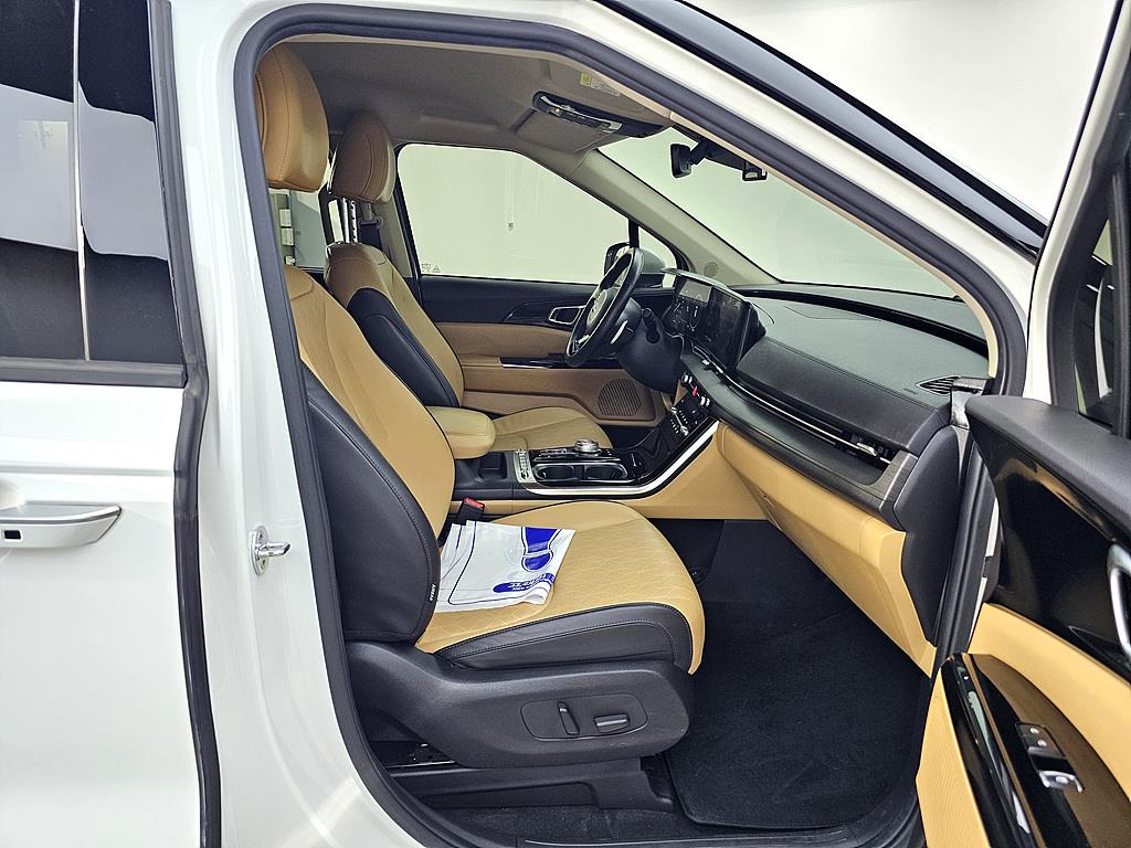 KIA Carnival - Vista 11