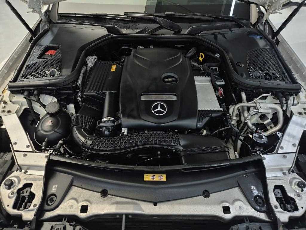Mercedes Benz E class - Vista 5