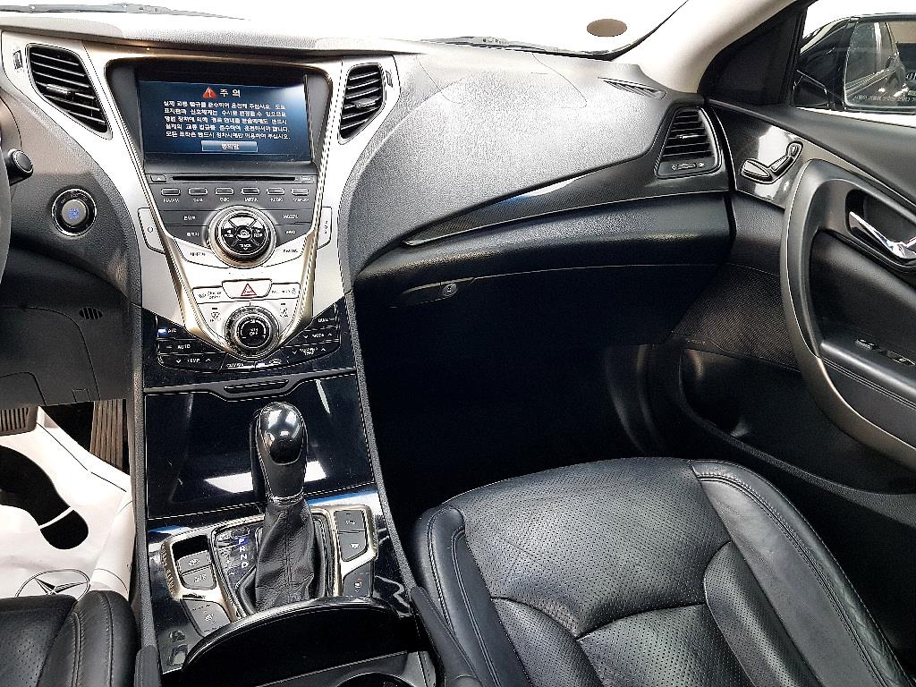 HYUNDAI Grandeur - Vista 10