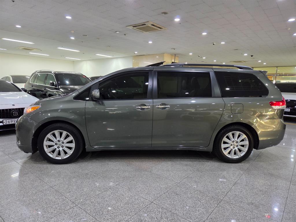 Toyota Siena - Vista 3
