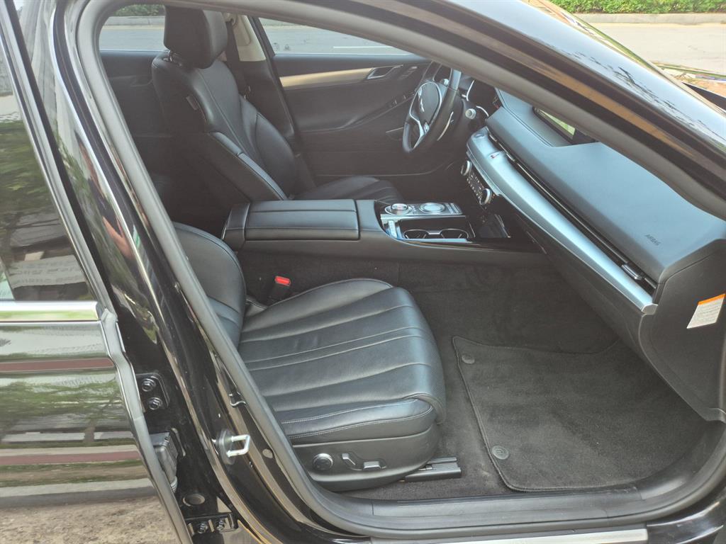 Genesis G80 - Vista 9