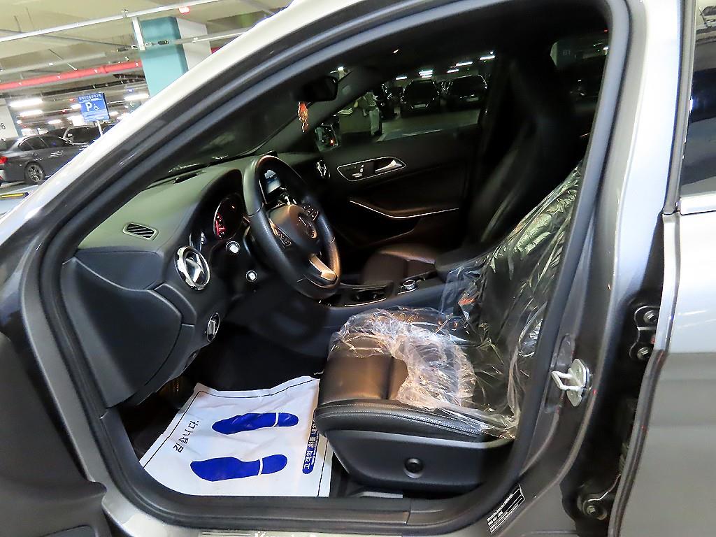 Mercedes Benz GLA Class - Vista 6