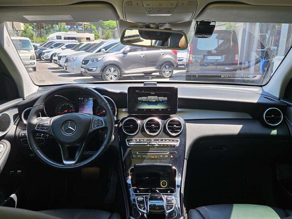 Mercedes Benz GLC Class - Vista 6
