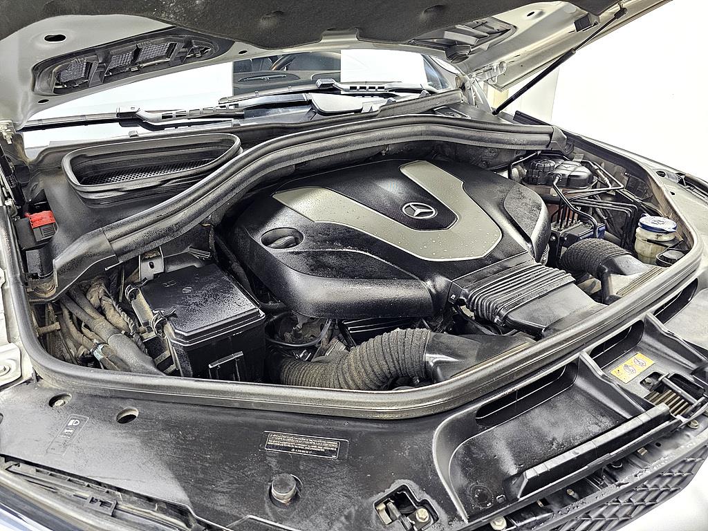 Mercedes Benz GLE Class - Vista 6