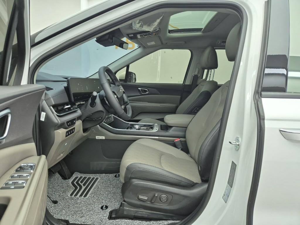 KIA Carnival - Vista 11