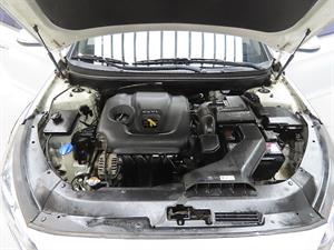 HYUNDAI Sonata - Vista 12