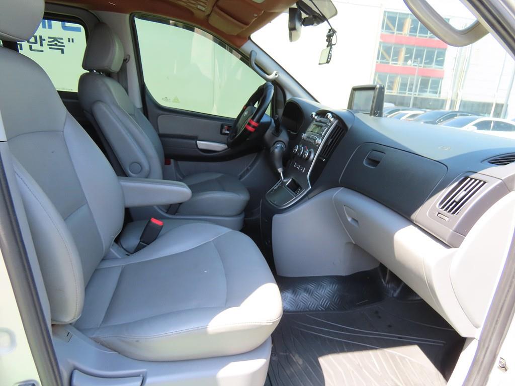 HYUNDAI Starex - Vista 8