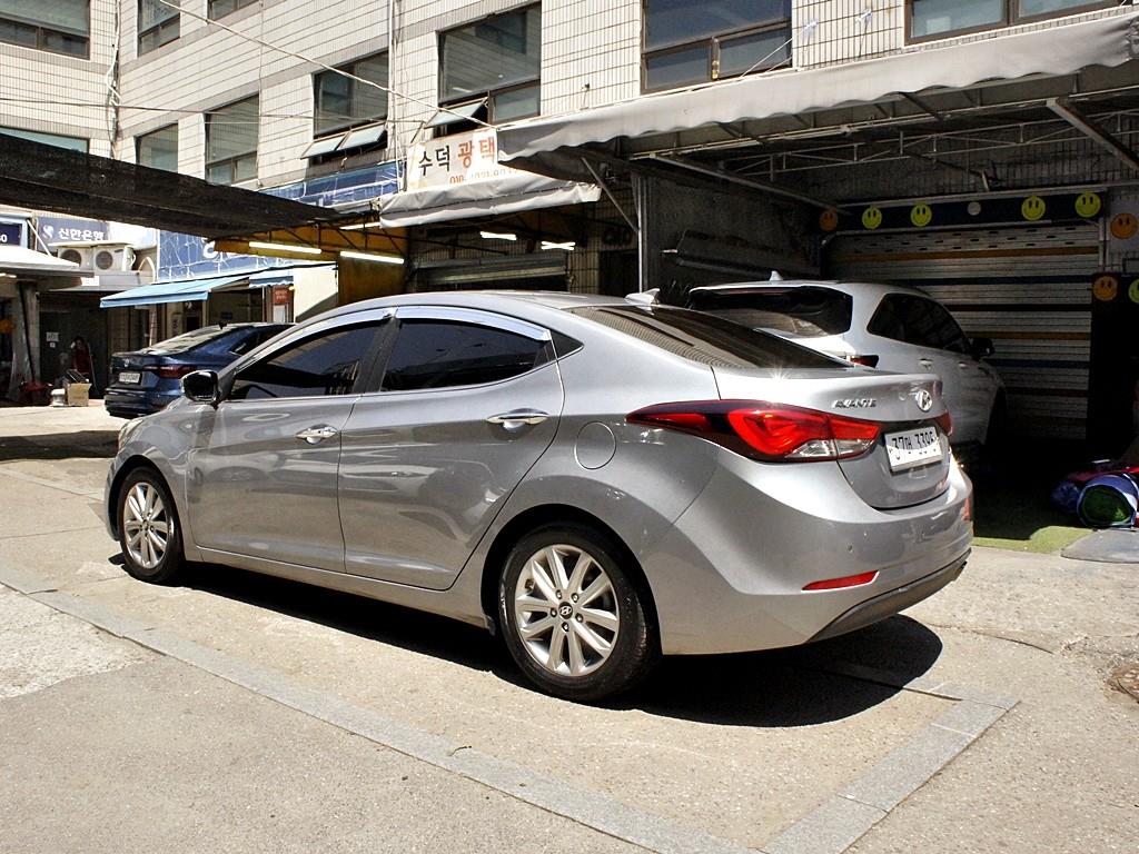 HYUNDAI Avante - Vista 7