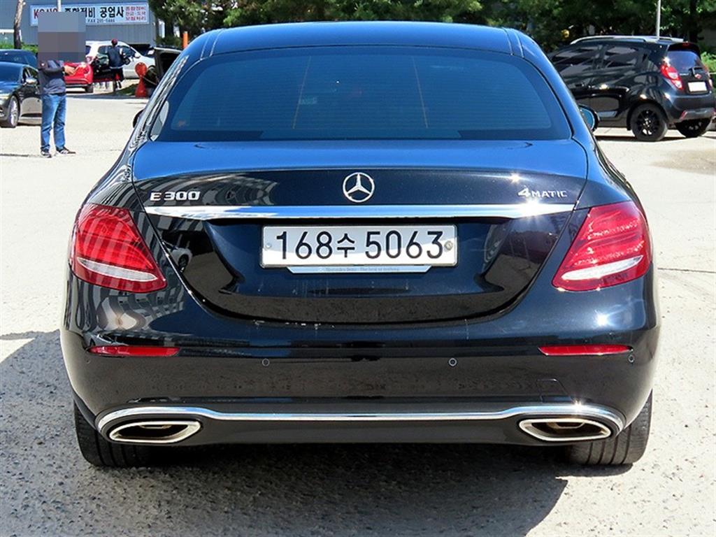 Mercedes Benz E class - Vista 4