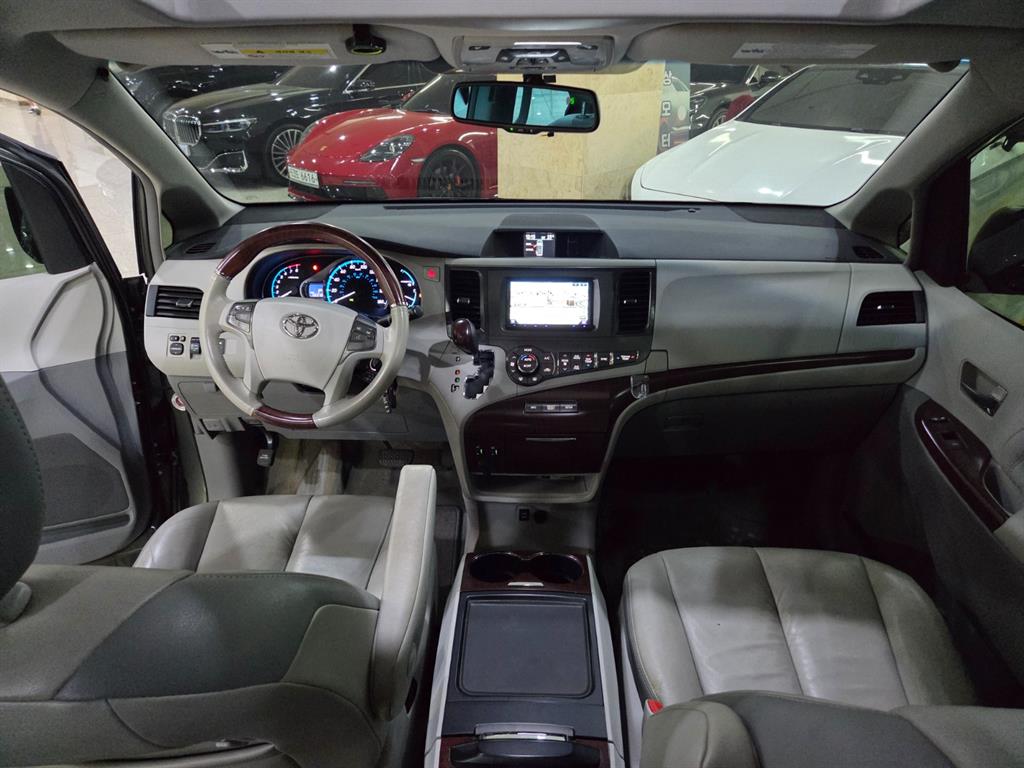 Toyota Siena - Vista 9