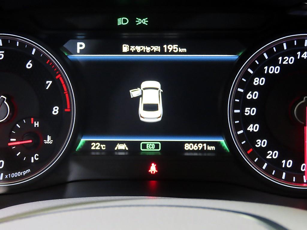 Genesis G70 - Vista 9