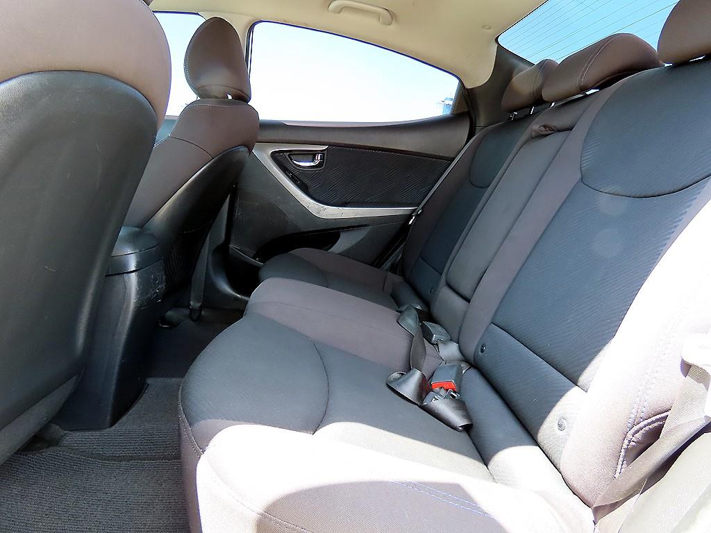 HYUNDAI Avante - Vista 6