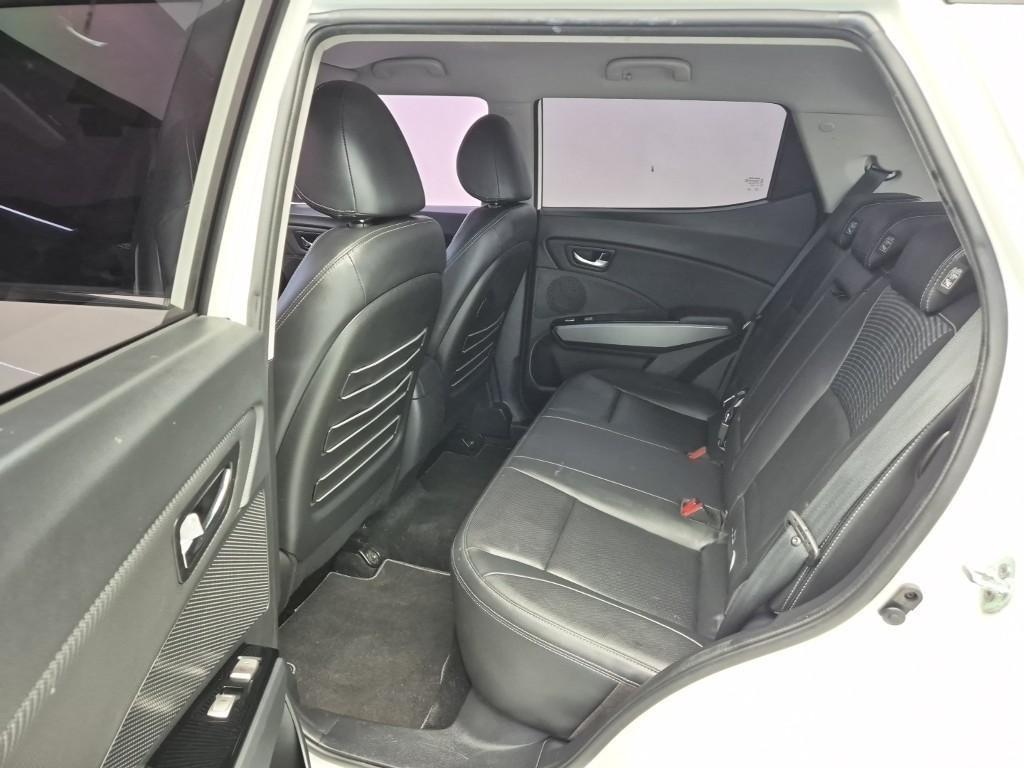 Ssangyong Tivoli - Vista 12