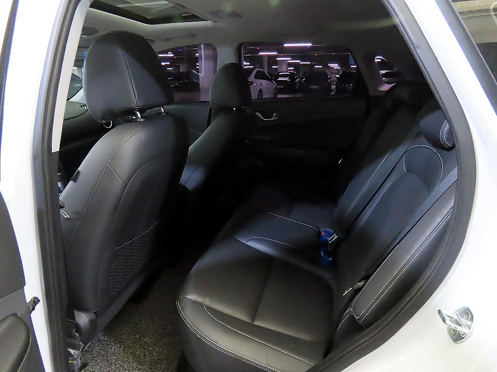 HYUNDAI Kona - Vista 7