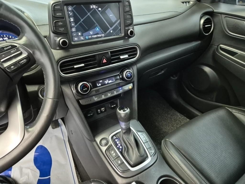 HYUNDAI Kona - Vista 10