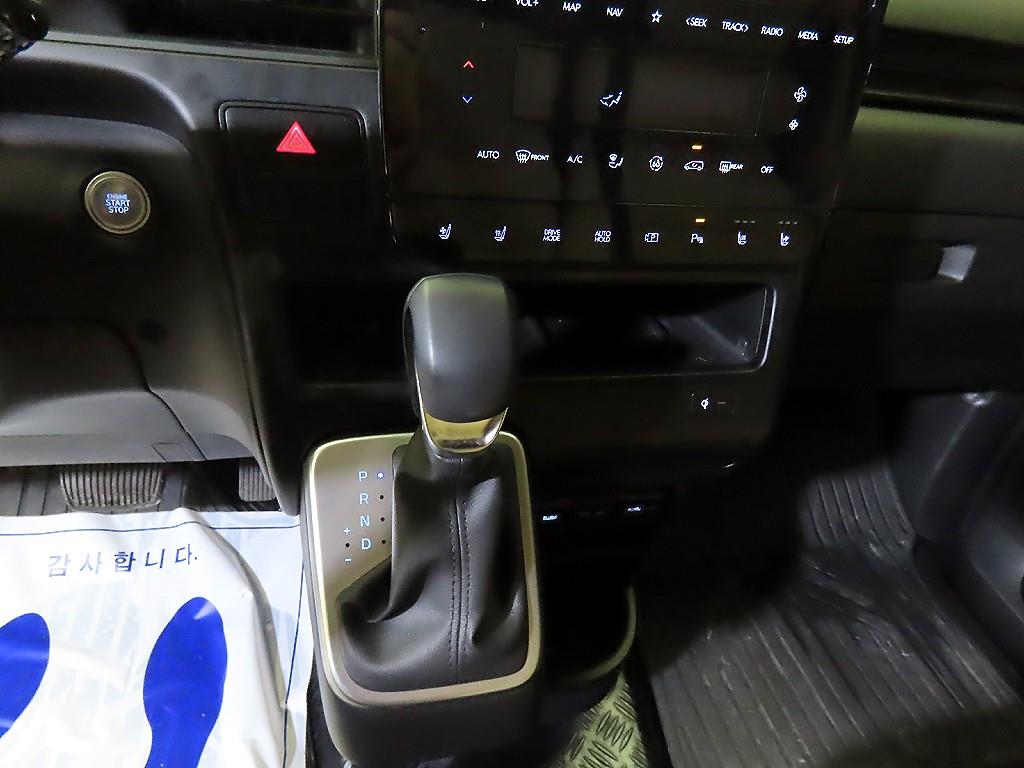 HYUNDAI Staria - Vista 12