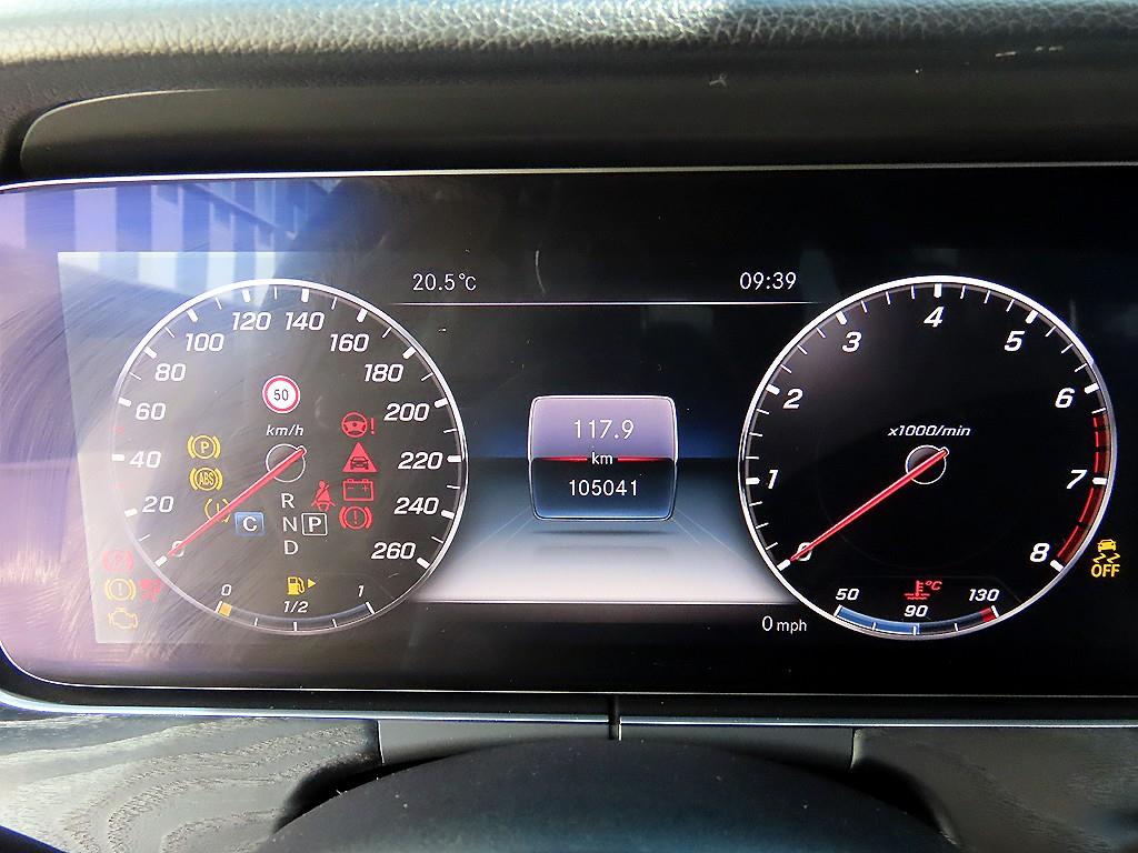 Mercedes Benz E class - Vista 9