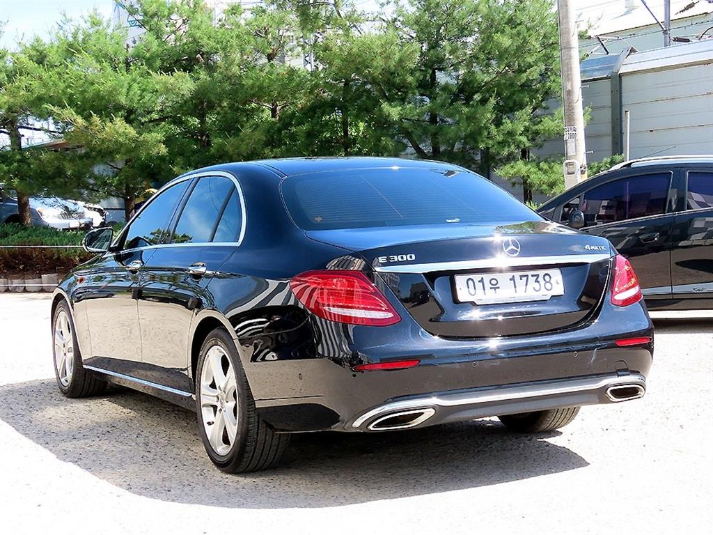 Mercedes Benz E class - Vista 3