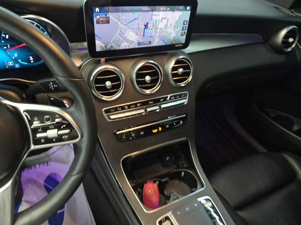 Mercedes Benz GLC Class - Vista 10