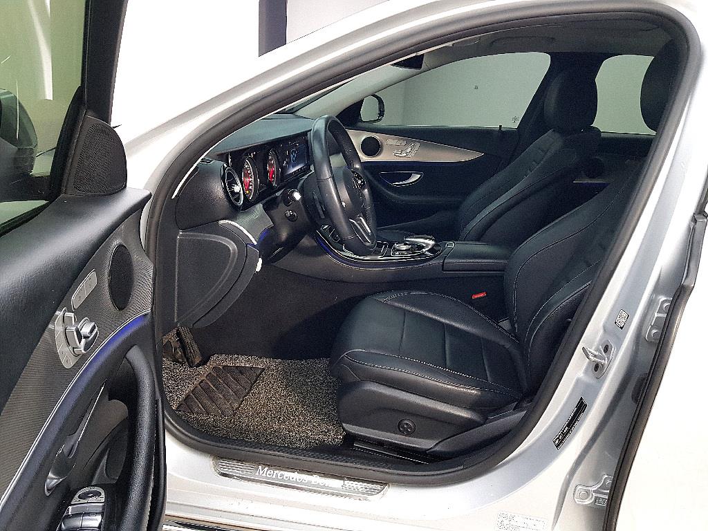 Mercedes Benz E class - Vista 8