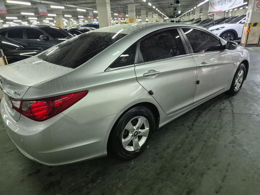 HYUNDAI Sonata - Vista 5