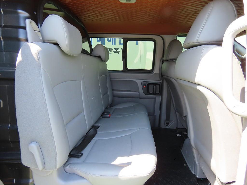 HYUNDAI Starex - Vista 7