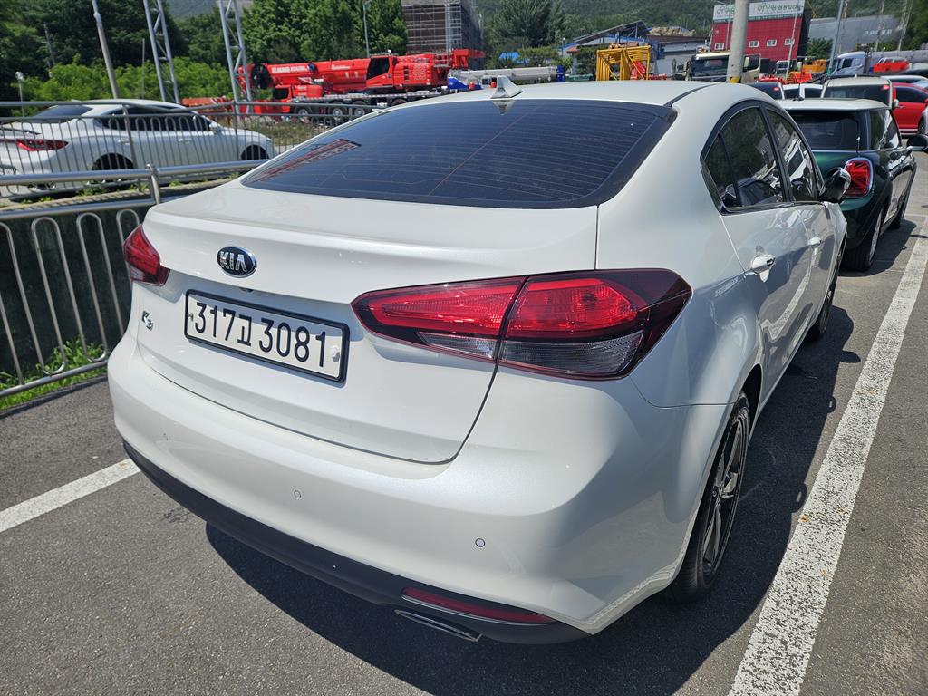 KIA K3 - Vista 6