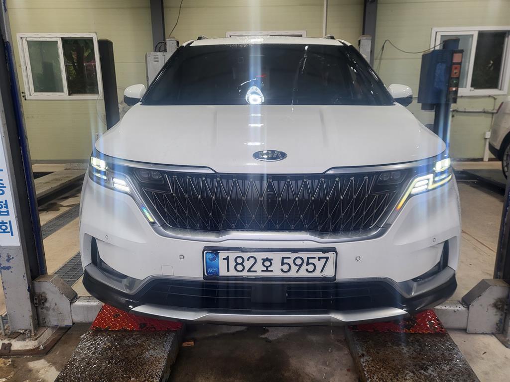KIA Carnival 2021 Blanco - Importación desde Corea - HF Imports Iquique - Foto 1