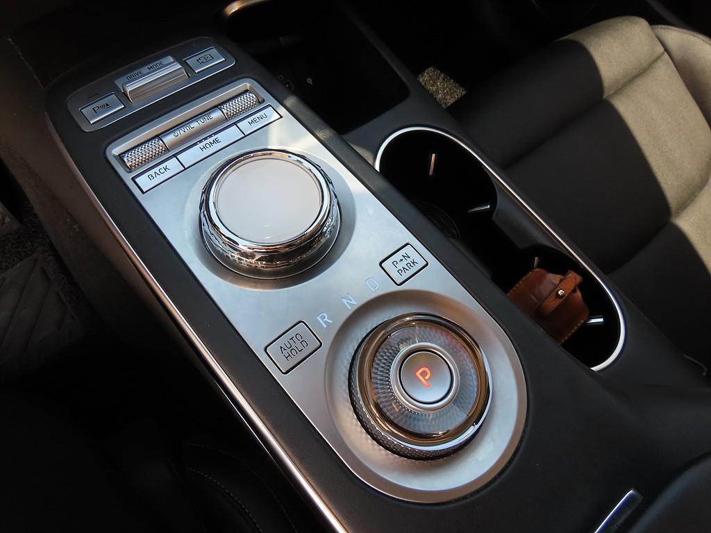 Genesis GV70 - Vista 10