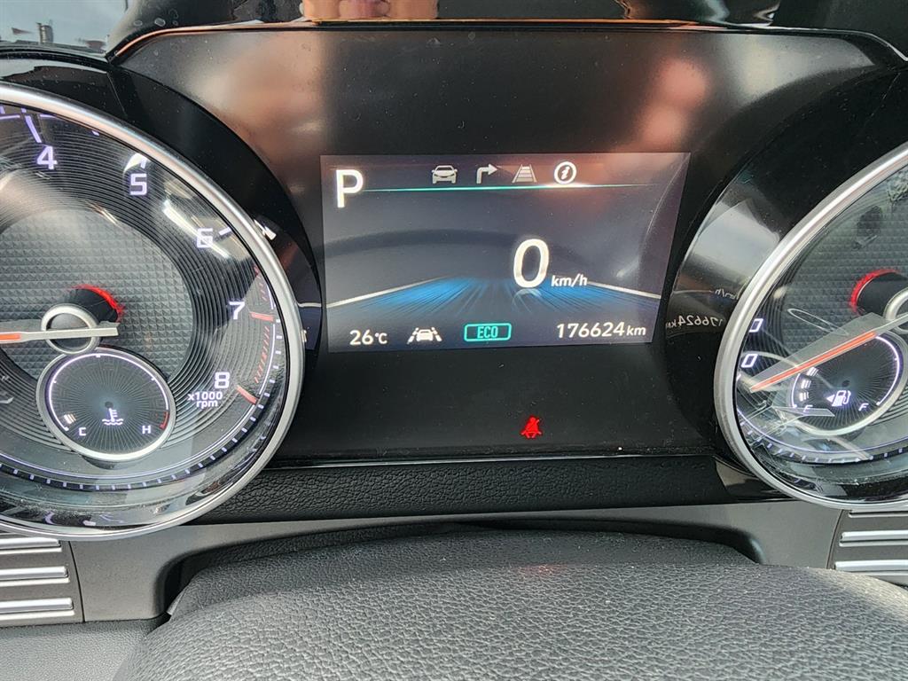 HYUNDAI Grandeur - Vista 10