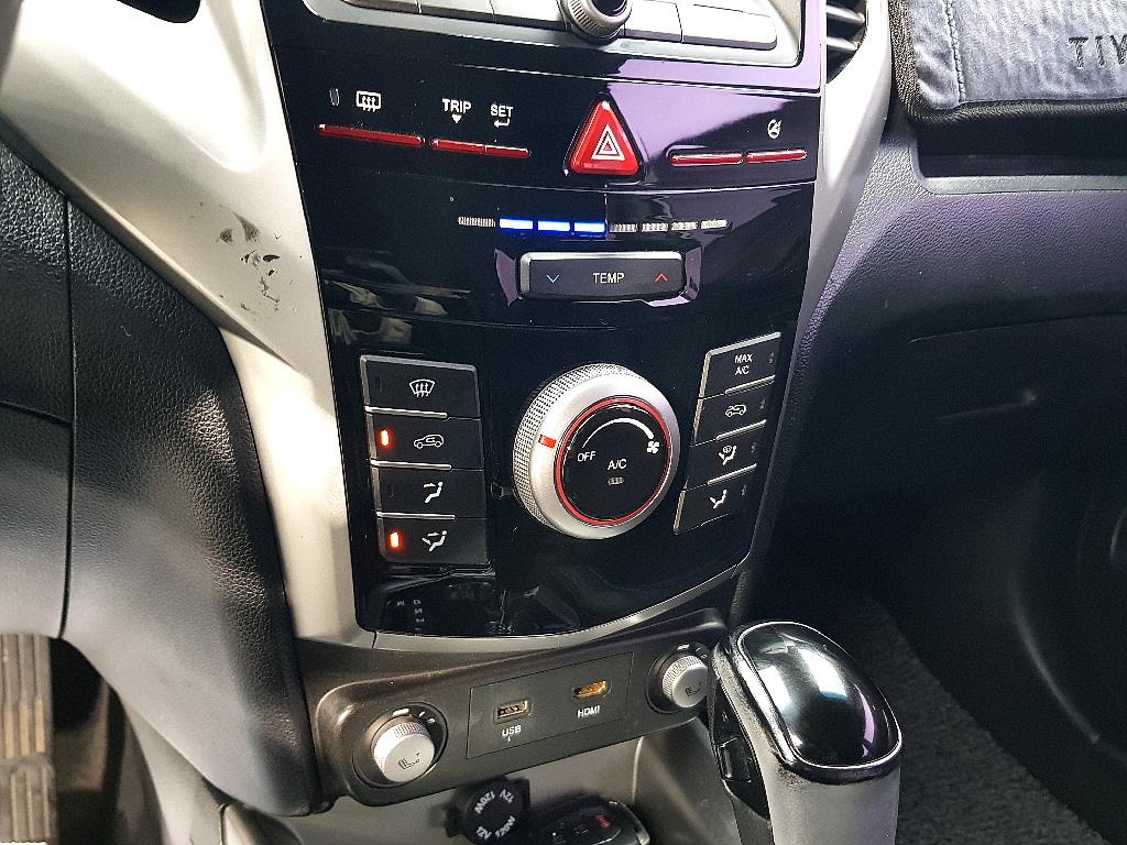 Ssangyong Tivoli 2016 Blanco - Importación desde Corea - HF Imports Iquique - Foto 13