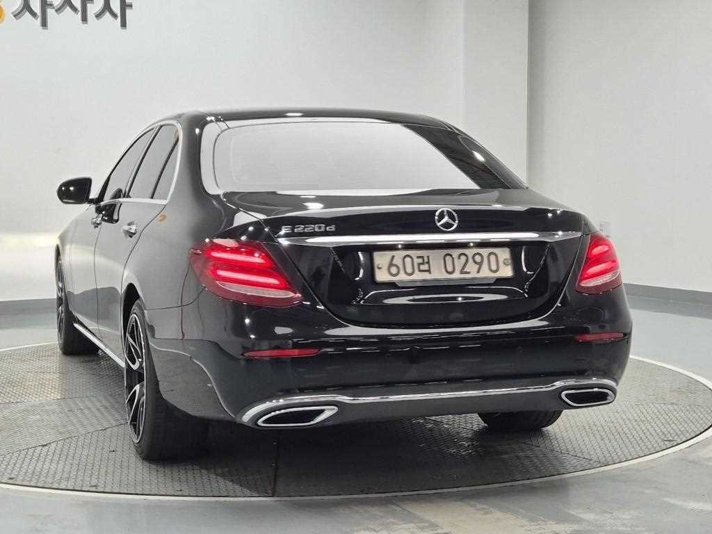 Mercedes Benz E class - Vista 2