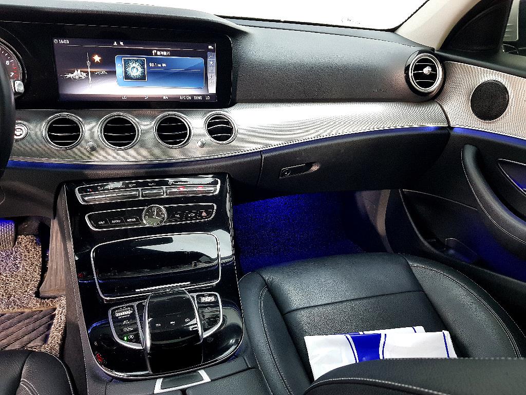 Mercedes Benz E class - Vista 10