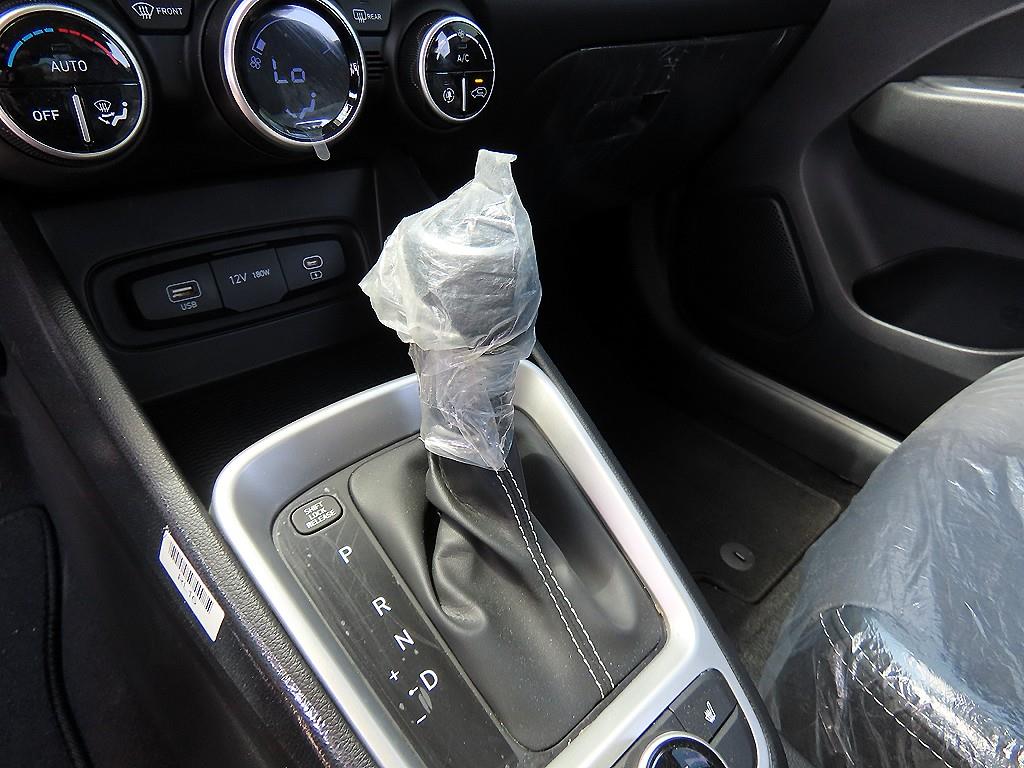 HYUNDAI Venue - Vista 11