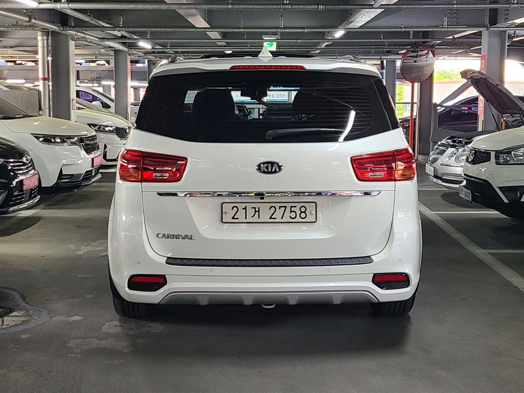 KIA Carnival - Vista 4
