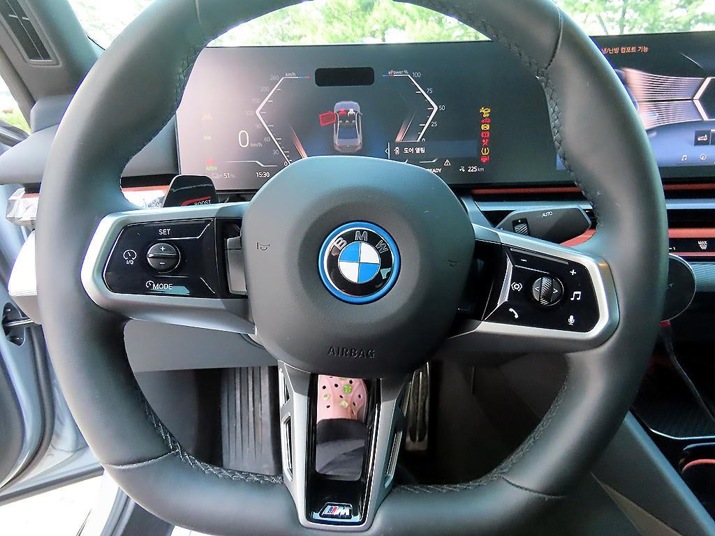 BMW i5 - Vista 8